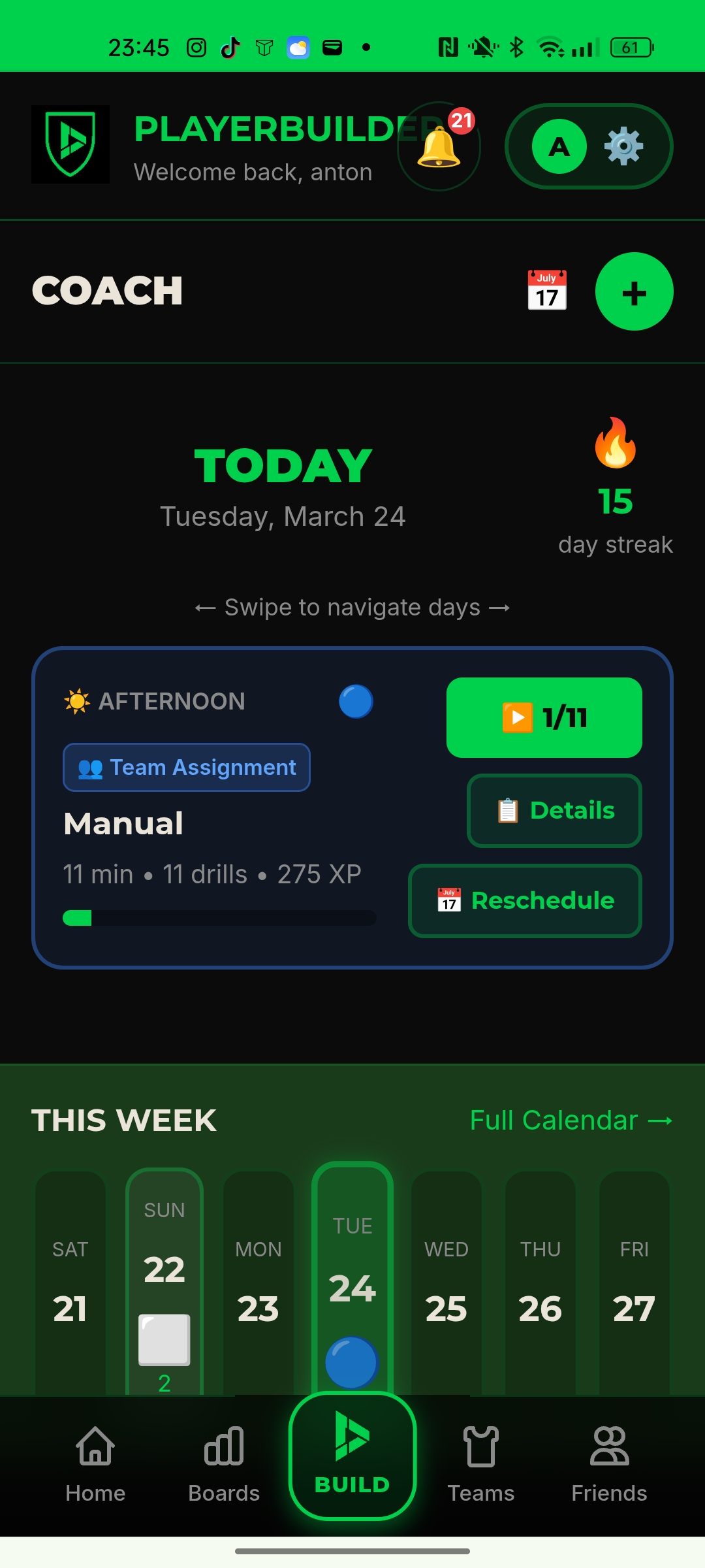 PlayerBuilder training schedule screen showing today's session, 15 day streak, and weekly calendar